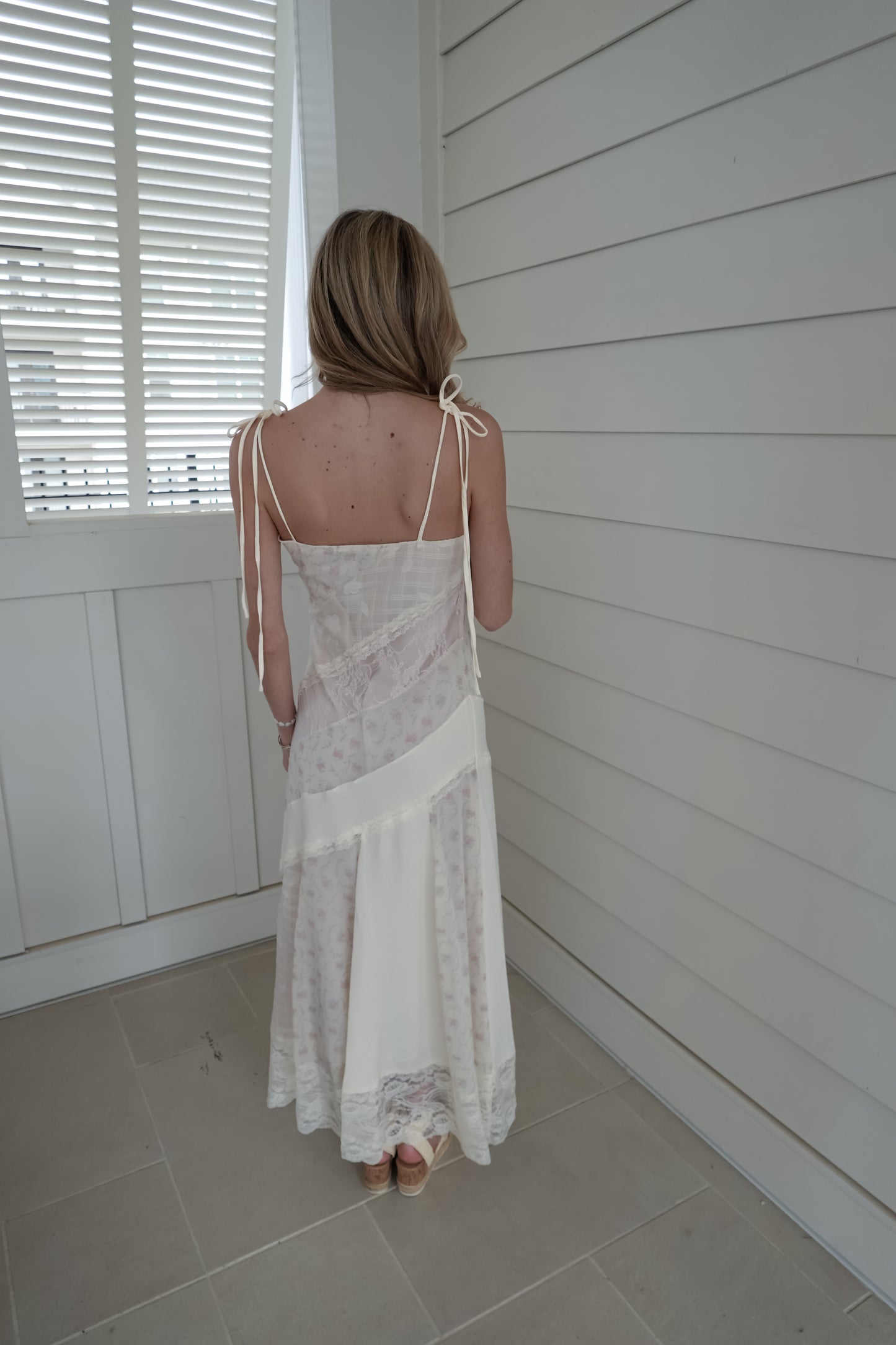 Floral & Lace Sleeveless Maxi Dress