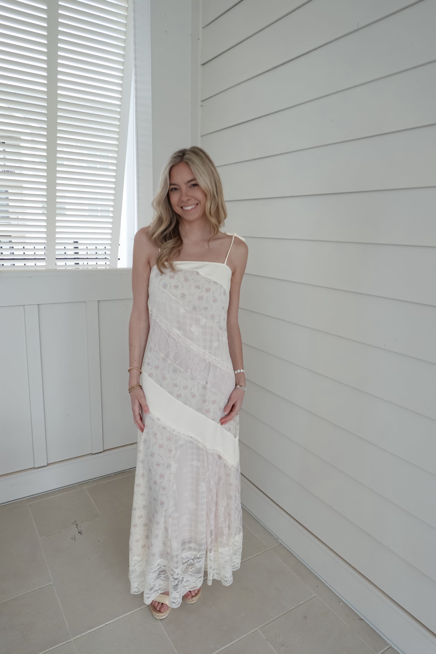 Floral & Lace Sleeveless Maxi Dress