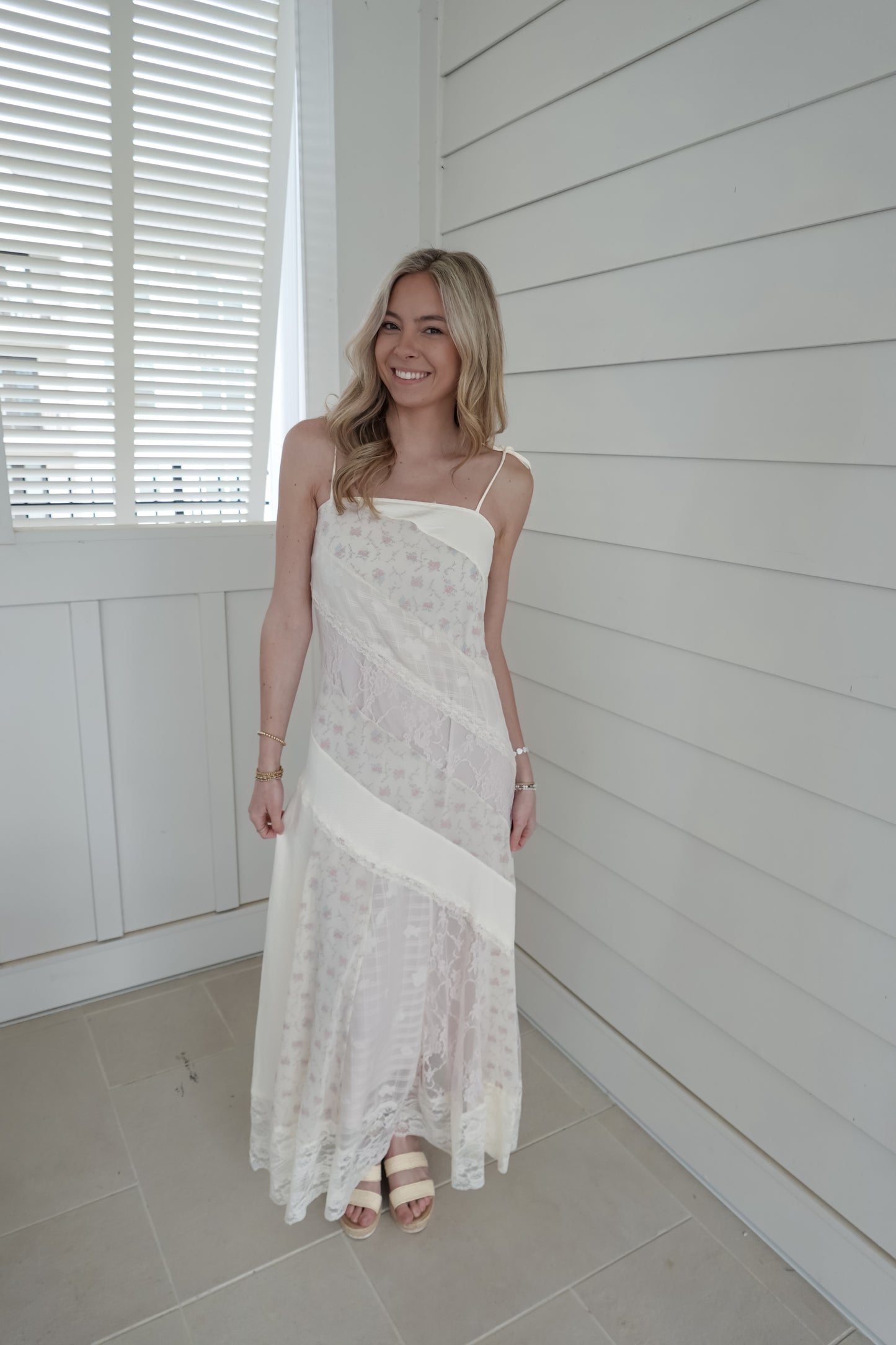 Floral & Lace Sleeveless Maxi Dress