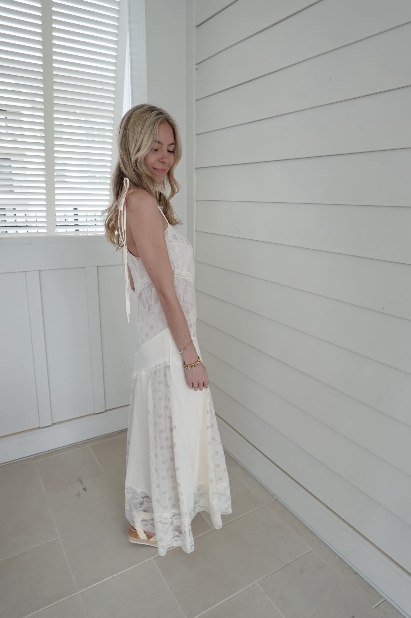 Floral & Lace Sleeveless Maxi Dress
